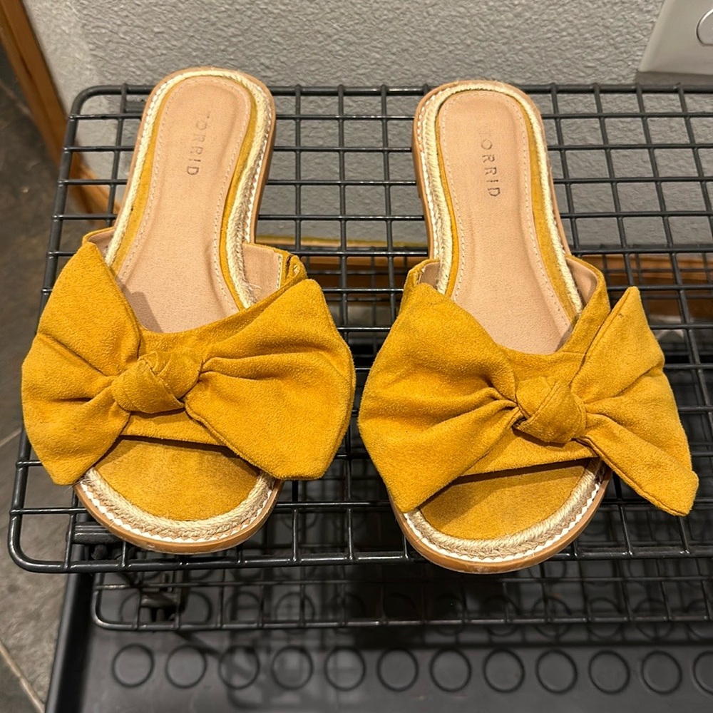 Torrid Yellow bow slides